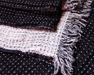 Image of Plaid "Rêveries", noir & blanc à pois (135 x 200 cm)