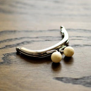 Image of Purse Frame : Ivory Bauble : 3" x 2 3/8" Curved