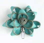 Image of Zipper Pin (aqua: silver teeth)