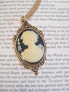Image of Cameo