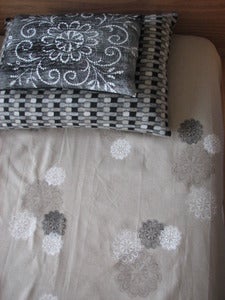 Image of daisy bed linen