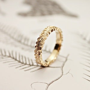 Image of 9ct gold 4mm 'oak leaf' carved ring
