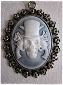 Image of Skull & Guns necklace
