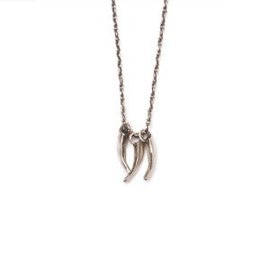 Image of 3 silver owl claws on 28" rope chain (P163sil28)