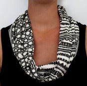 Image of Organic Cotton Knit Scarf - Geo