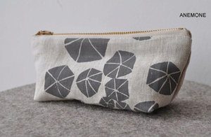 Image of oblong pouch- anemone