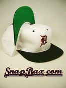 Image of VINTAGE DETROIT TIGERS TWILL WHITE AND NAVY SNAPBACK