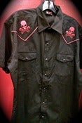 Image of Men's Deadly Western Fitted Skull and Cross Pistons