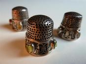 Image of Sterling silver thimble with peridot stone (BB017)