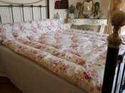 Image of Daisy 'S Vintage inspired 100% natural cotton and feather eiderdown.form 125; Cambric lined and doub