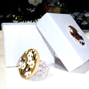 Image of Ring - Gold and Blossoms