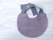 Image of bib "latte + biscotti" mauve