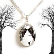 Image of The Pussy-cat Who Went To London Necklace