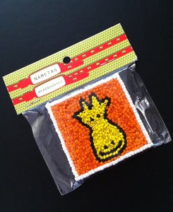 Image of hand beaded smiling giraffe magnet