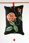 Image of COUSSIN MUSICAL CANEVAS "ROSES ROSES" REF.877