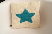 Image of Coussin Etoile en tricot beige Créatrice Nanee