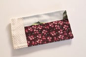 Image of Protège chéquier "mini dot pensées roses"