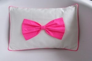Image of DE RETOUR!Coussin Noeud Rose fluo EXCLUSIF By Mimosette