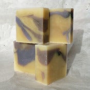 Image of Savon Averse Hmong
