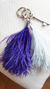 Image of Porte cles plume violet