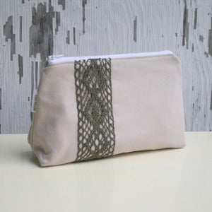 Image of Green Lace Make-Up Bag