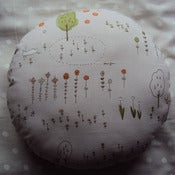 Image of Coussin rond " Lapin & Ecureuil " Dos flèches VENDU