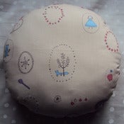 Image of Coussin rond "Médaillon Arbre" Dos Rose