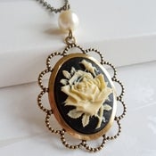 Image of Vanity Floral Cameo Necklace (gold)