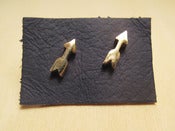 Image of VINTAGE ARROW stud earring