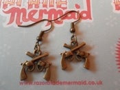 Image of Metal Crossed Pistols Guns Antique Goldtone Rockabilly Earrings 