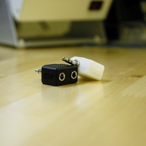 Image of 3.5mm (1/8") audio splitter