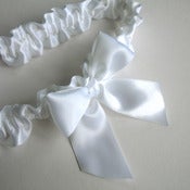 Image of Simple Bow Garter in snow white vintage ribbon