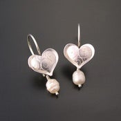 Image of Puffy Heart with removable pearls
