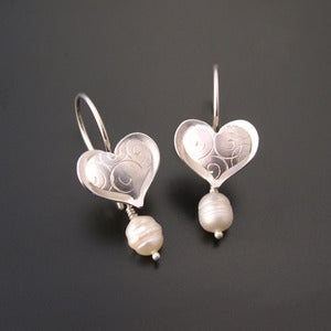 Image of Puffy Heart with removable pearls