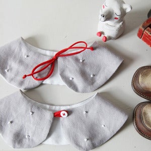 Image of Grey collar with pearls
