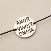 Image of AMOR VINCIT OMNIA