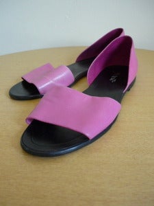 Image of pink & black 9 West sandals 8M