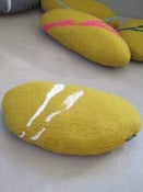 Image of coussin galet Laëgon design [taille moyenne] * l'invité !