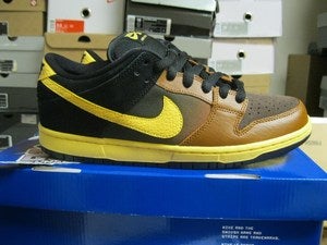 Image of SB Dunk Low Premium QS "Black and Tans" 