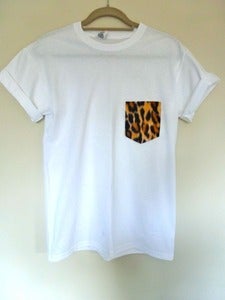 Image of Leopard Pocket Effect Tshirt