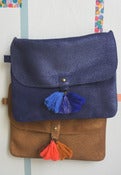 Image of Polder Pochette Blue irisée à pompons 