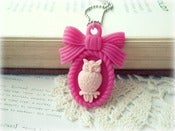Image of Pink Bow Frame with Light Pink Owl Necklace 