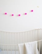 Image of *NOUVEAU* Guirlande pompon Jane (rose, blanc ou jaune)