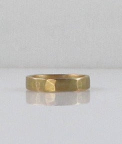 Image of 18kt Gold 4mm Hammered Band