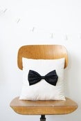 Image of Coussin Noeud Rétro Satin noir 