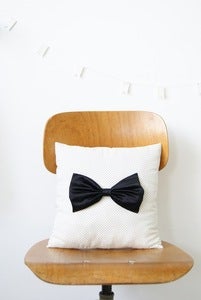Image of Coussin Noeud Rétro Satin noir 
