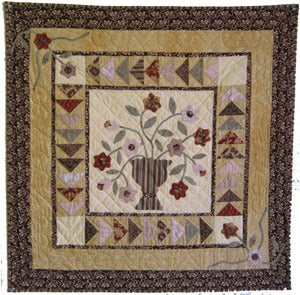 Linen Closet Design on 00 Celebrate Yesteryear With This Romantic Medallion This Quilt