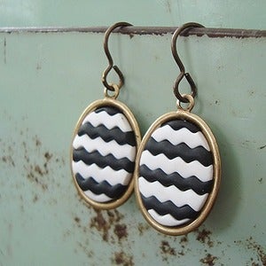 Image of chevron thumbprint earrings