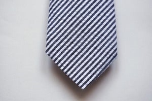 Image of NAVY STRIPED SEERSUCKER TIE - LS002