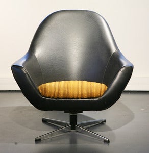 Image of FAUTEUIL EN SKAÏ VINTAGE ANNÉES 60 - REF.1043
